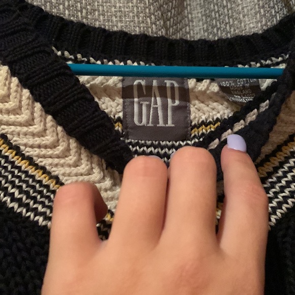 GAP dark navy sweater. Possibly black - Picture 3 of 3